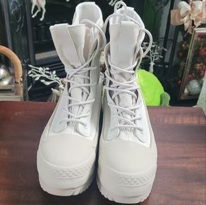 Converse  All Star CTAS Lugged 2.0 Waterproof Extra Hi Sneaker, Sz M5, W7